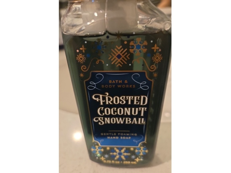 Bath & Body Works Gentle Foaming Hand Soap, Frosted Coconut Snowball, 8.75 fl oz/250 mL