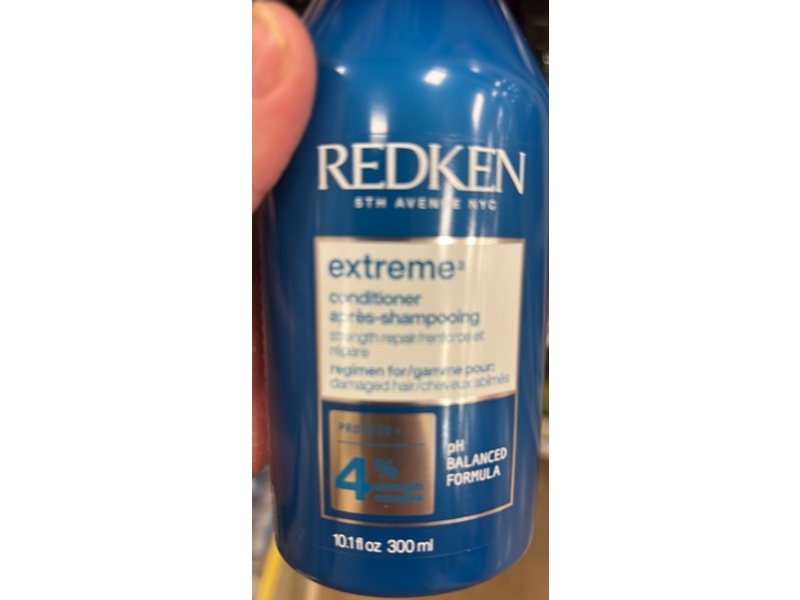 Redken Extreme Conditioner, Protein + 4% Strength Complex, 10.1 fl oz/300 mL.