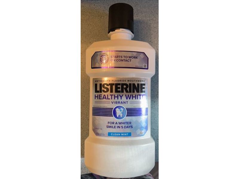 Listerine Vibrant Fluoride Mouthwash, Clean Mint, 32 fl oz/946 mL