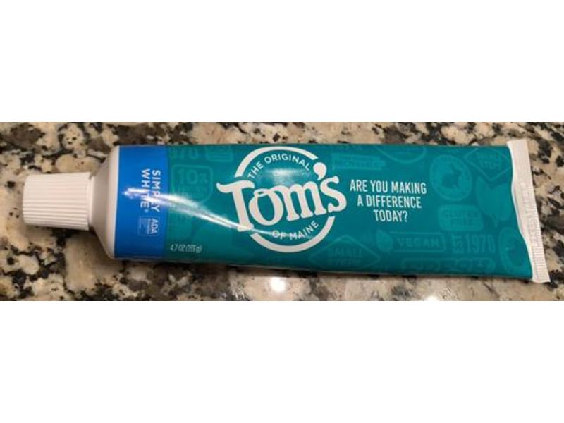 Tom's Of Maine Simply White Whitening Toothpaste, Clean Mint, 4.7 oz/133 g