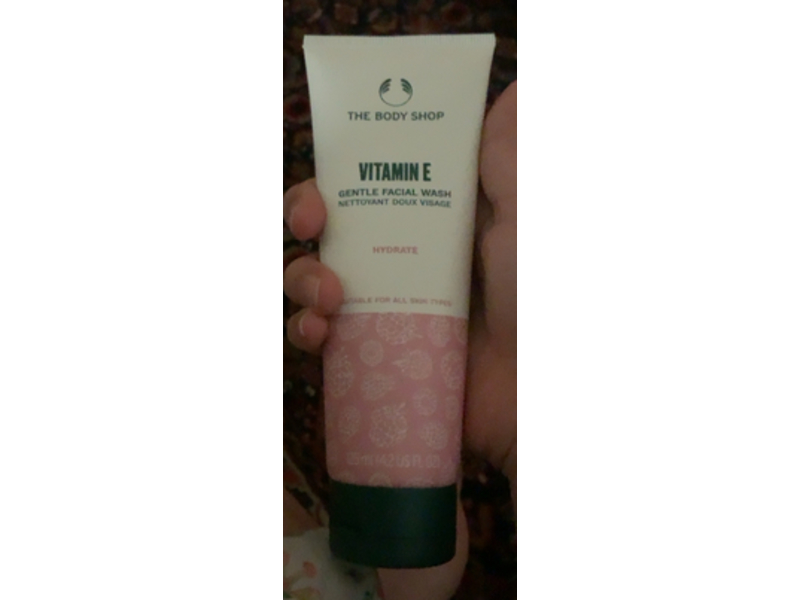 The Body Shop Hydrate Gentle Face Wash, Vitamin E, 4.2 fl oz/125 mL