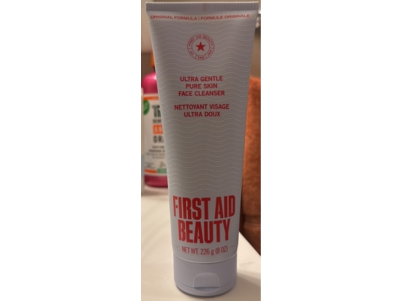 First Aid Beauty Ultra Gentle Pure Skin Face Cleanser, 8 oz/226 g