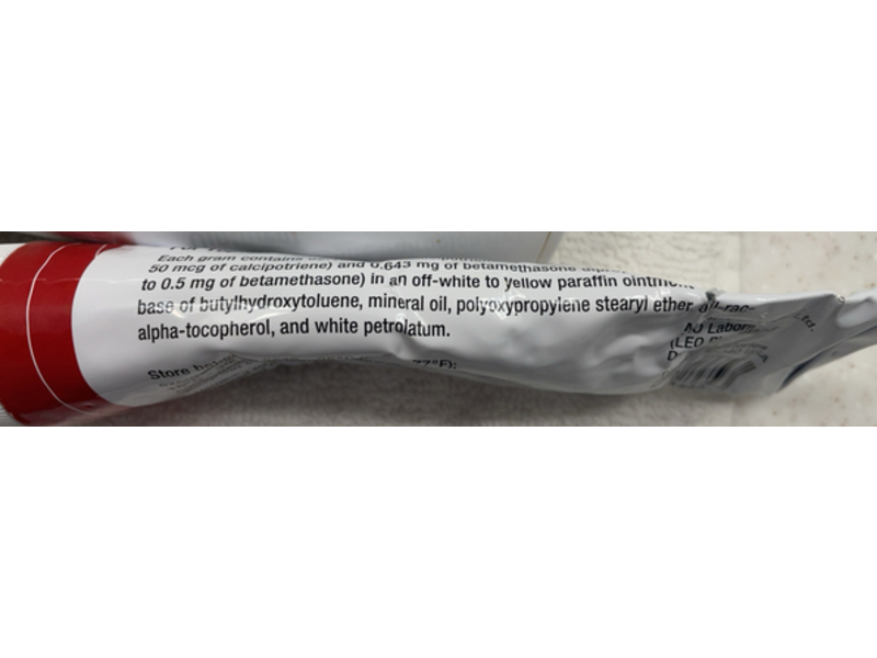 Calcipotriene 0.005% and Betamethasone Dipropionate 0.064% Ointment, Prasco, (Rx)