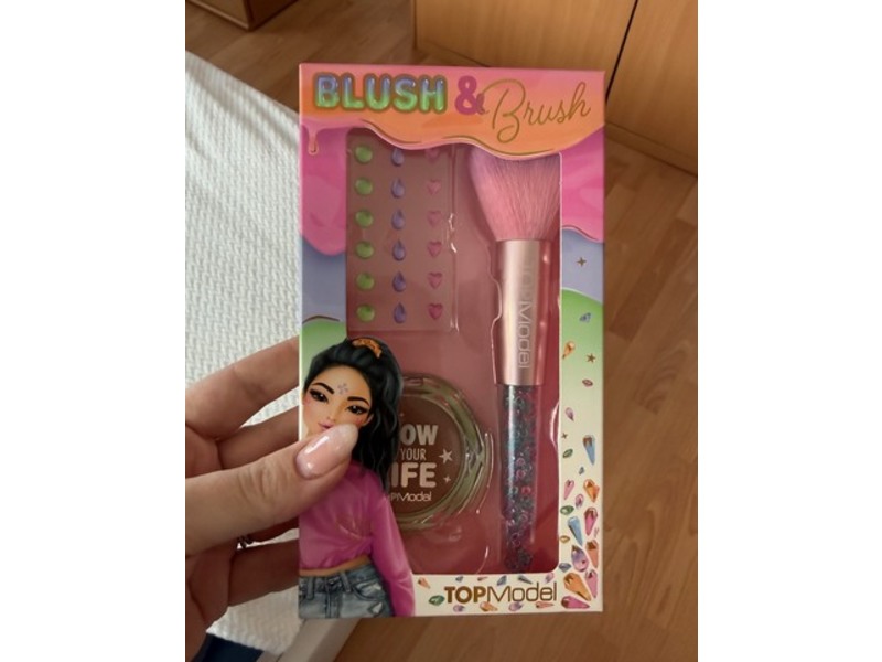 TOPModel Blush & Brush Set for Girls, 0.085 oz/2.4 g