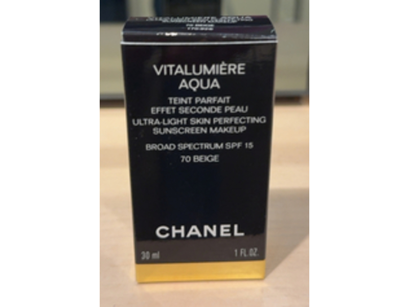 Chanel Vitalumiere Aqua Ultra Light Skin Perfecting Sunscreen Makeup, SPF 15, 70 Beige, 1fl oz/30 mL