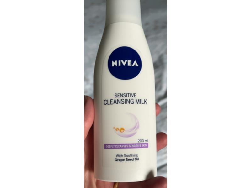 Nivea Sensitive Cleansing Milk, Soothing Grape Seed Oil, 200 mL