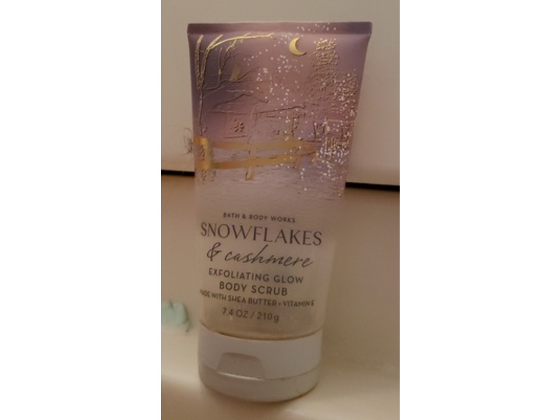 Bath & Body Works Exfoliating Glow Body Scrub, Snowflakes & Cashmere, 7.4 oz/210 g