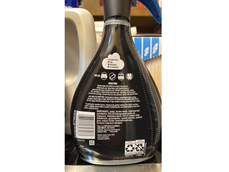 Febreze Unstopables Touch Fabric Spray, Breeze, 27 fl oz/800 mL