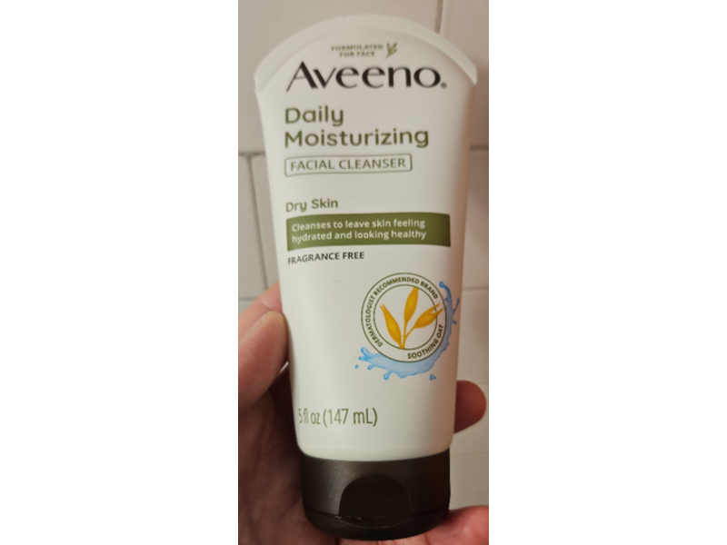 Aveeno Daily Moisturizing Facial Cleanser, 5 fl oz/147 mL