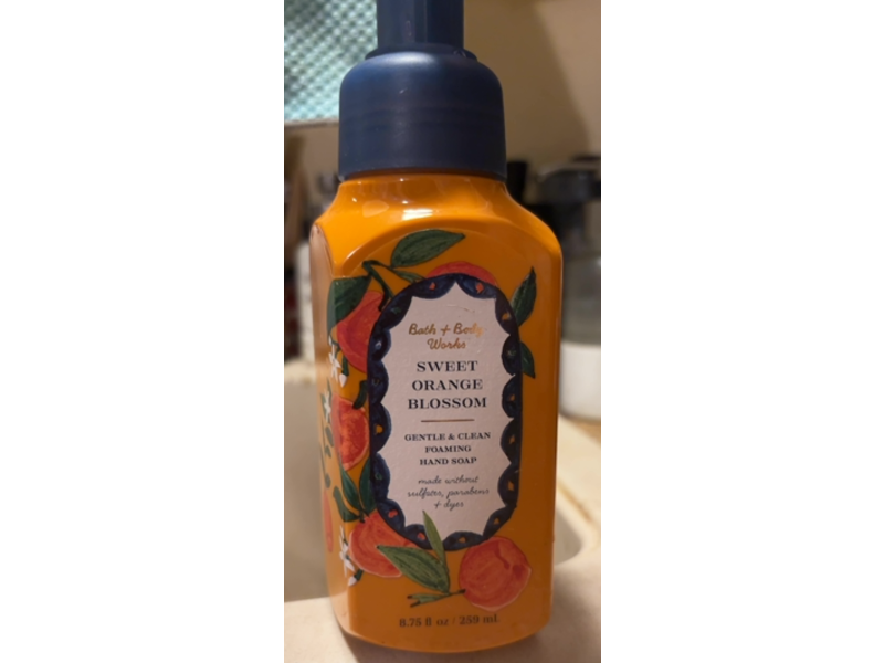 Bath & Body Works Gentle & Clean Foaming Hand Soap, Sweet Orange Blossom, 8.75 fl oz/259 mL