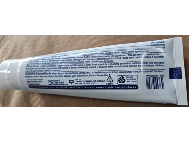 Colgate Maximum Strength Sensitive Whitening Toothpaste, Fresh Mint, 6 oz/170 g, Pack Of 3