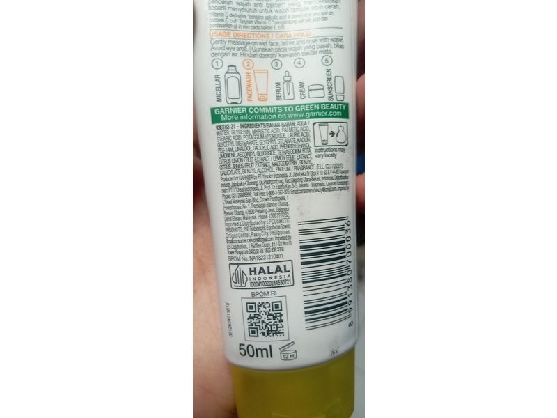 Garnier Bright Complete Vitamin C Face Wash, 50 mL