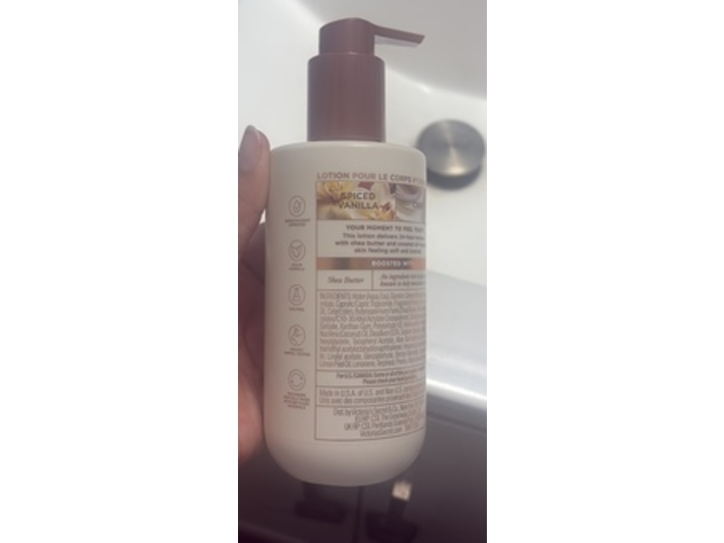 Victoria's Secret Hydrating Body Lotion, Spiced Vanilla Creme, 10 fl oz/296 mL