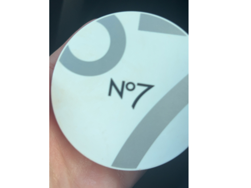 No 7 Flawless Finishing Powder, Medium, 0.35 oz/10 g