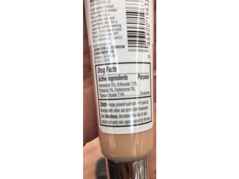 Neutrogena Radiant Tinted Moisturizer, SPF 30, Sheer Fair 20, 1.1 fl oz/32 mL