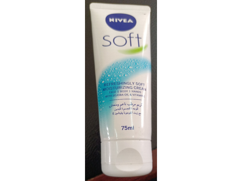 Nivea Soft Refreshingly Soft Moisturizing Cream, Jojoba Oil & Vitamin C, 75 mL