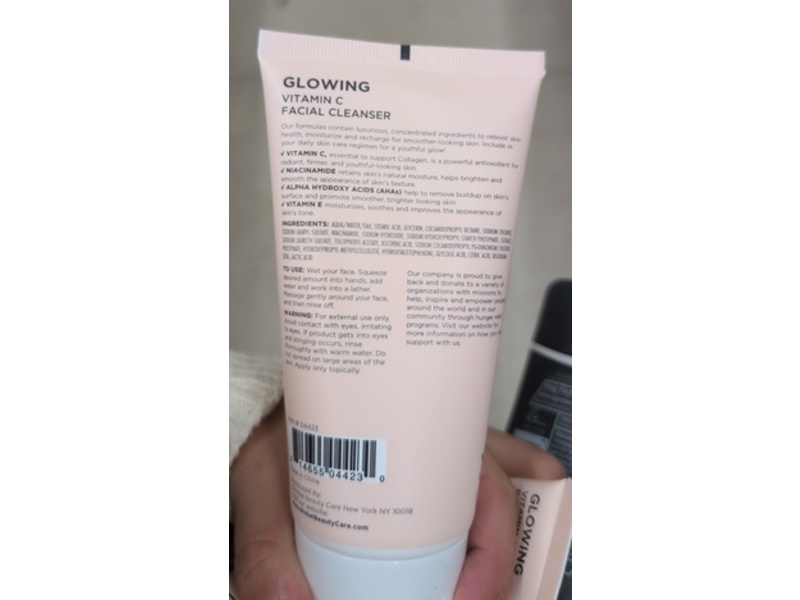 Global Beauty Care Glowing Facial Cleanser, Vitamin C + Niacinamide + AHA'S & Vitamin E, 5 oz/150 mL