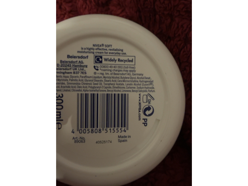 Nivea Refreshingly Soft Moisturizing Cream, 300 mL