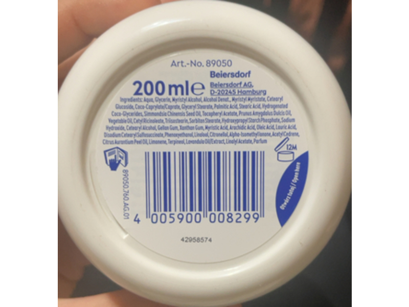 Nivea Soft Refreshingly Soft Moisturising Cream with Vitamin E and Jojoba Oil, 200 mL