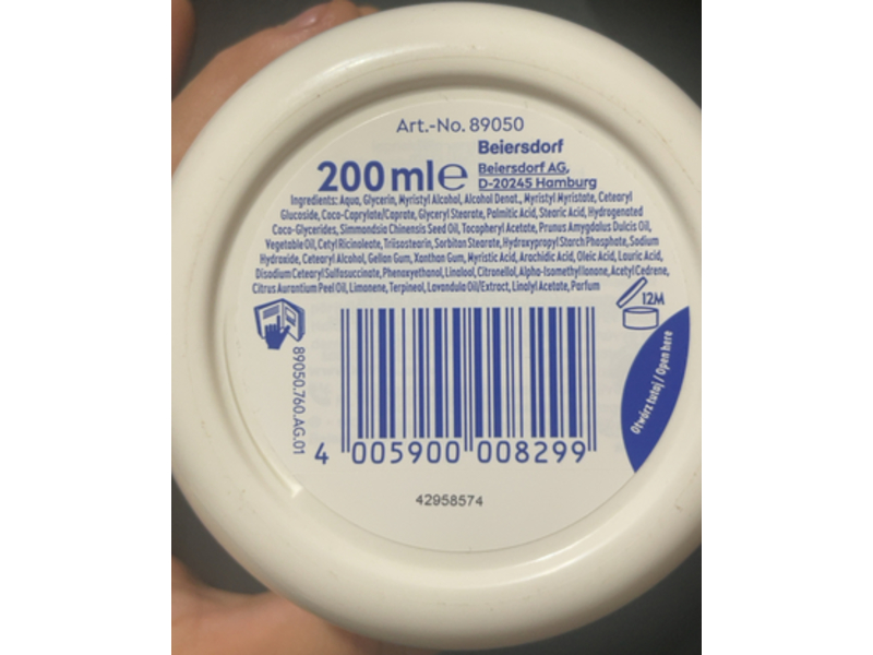 Nivea Soft Refreshingly Soft Moisturising Cream with Vitamin E and Jojoba Oil, 200 mL