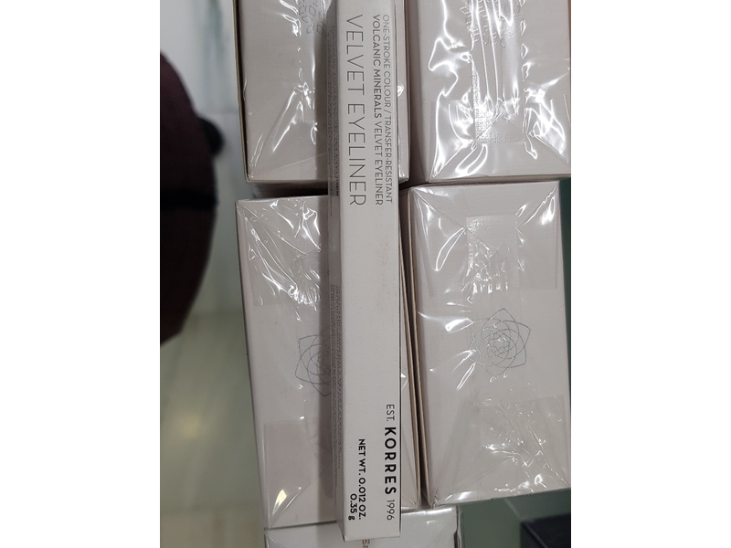 Korres One Stroke Colour / Transfer-Resistant Volcanic Minerals Velvet Eyeliner 01 Black, 1 mL / 0.034 FL. OZ