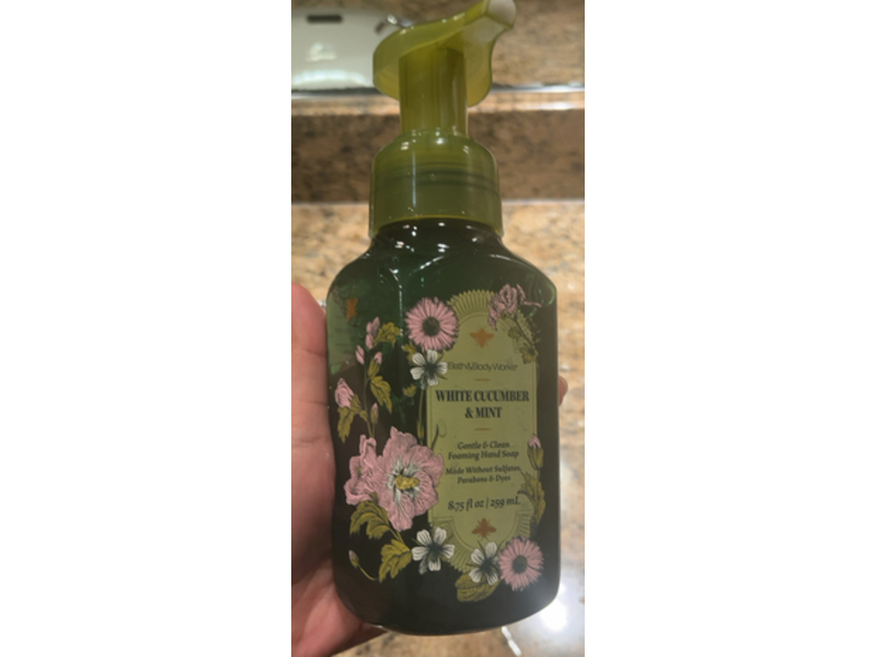 Bath & Body Works Gentle & Clean Foaming Hand Soap, White Cucumber & Mint, 8.75 fl oz/259 mL