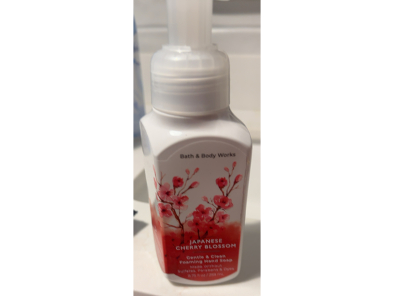Bath & Body Works Gentle & Clean Foaming Hand Soap, Japanese Cherry Blossom, 8.75 oz/259 mL