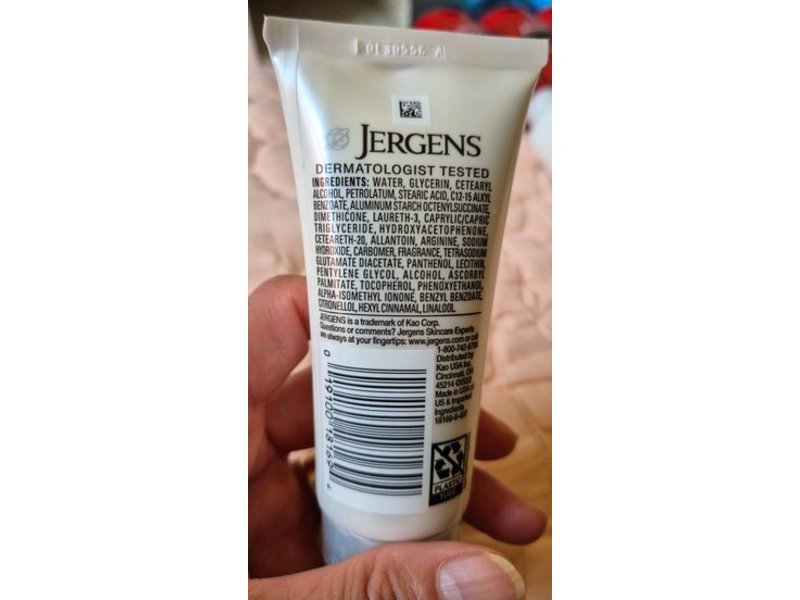Jergens Ultra Healing 48 Hour Moisturizer, Extra Dry Skin, 2 fl oz/59 mL