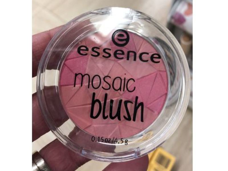 Essence Mosaic Blush, 40 The Berry Connection, 0.15 oz/4.5 g