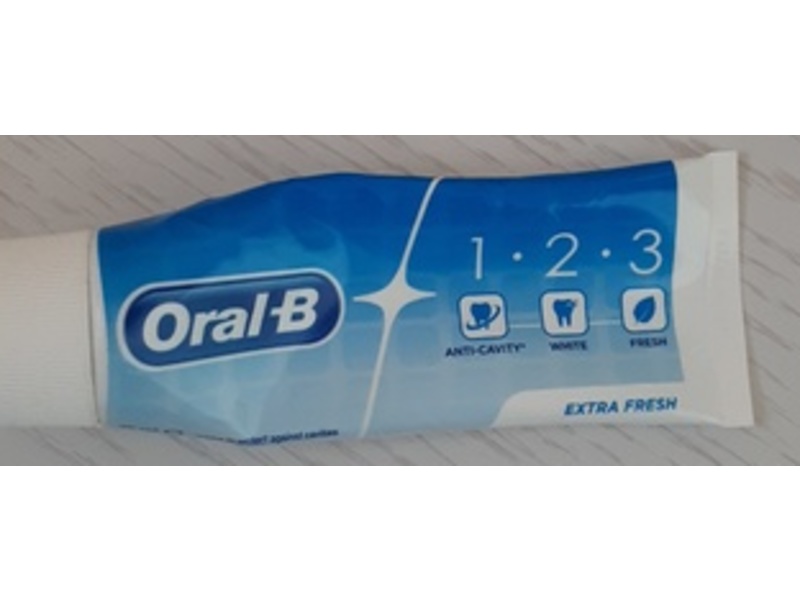 Oral-B Extra Fresh Toothpaste, 75 mL
