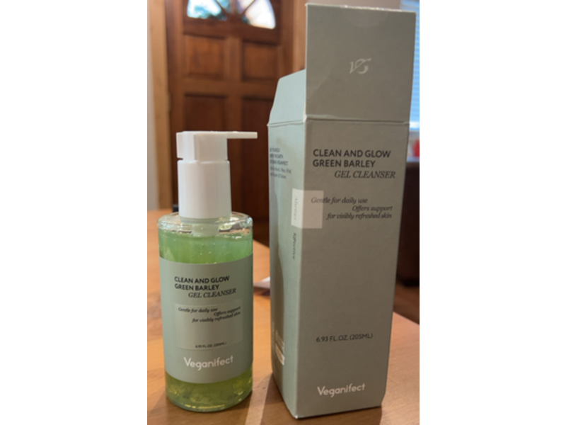 Veganifect Clean And Glow Green Barley Gel Cleanser, 6.93 fl oz/205 mL