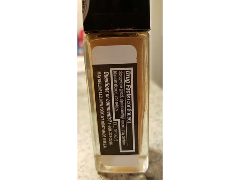 Maybelline Fit Me Dewy+Smooth Foundation, SPF 18, 215 Soft Honey, 1 fl oz/30 mL