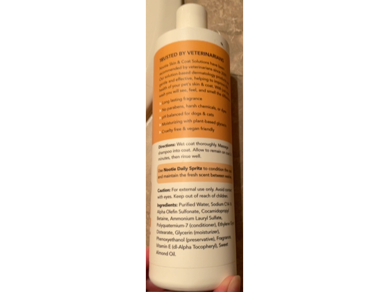 Nootie Skin & Coat Solutions Vitamin E and Almond Oil Moisturizing Pet Shampoo, Warm Vanilla Cookie, 16 fl oz/473 mL