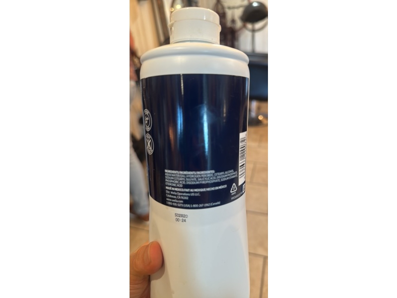 Wella Professionals Welloxon Perfect 6% 20 Vol. Creme Developer, 33.8 fl oz/1 L