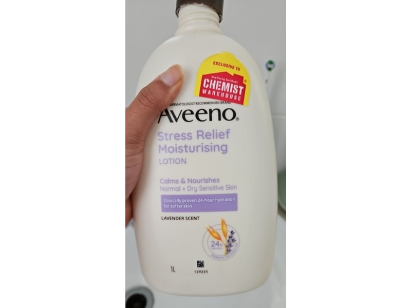 Aveeno Stress Relief Moisturising Lotion, Lavender Scent, 1 L