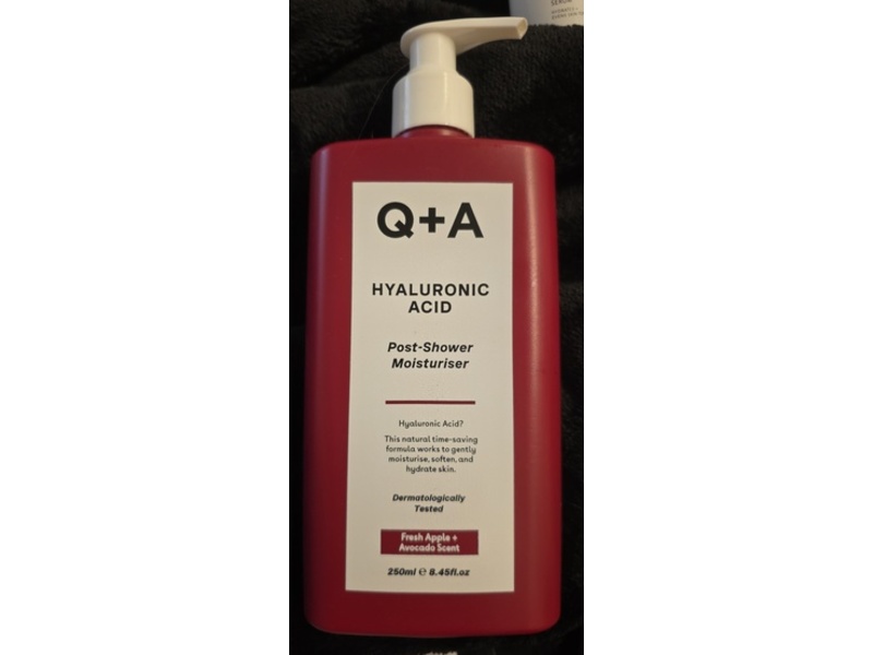 Q + A Hyaluronic Acid Post-Shower Moisturiser, Fresh Apple + Avocado Scent, 8.45 fl oz/250 mL