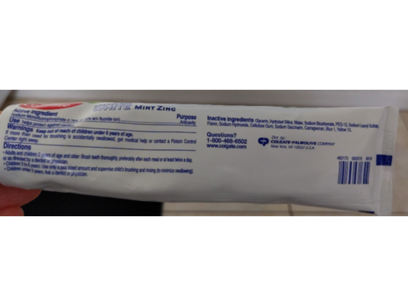 Colgate Sparkling White Fluoride Toothpaste, Mint Zing, 6 oz (170 g)