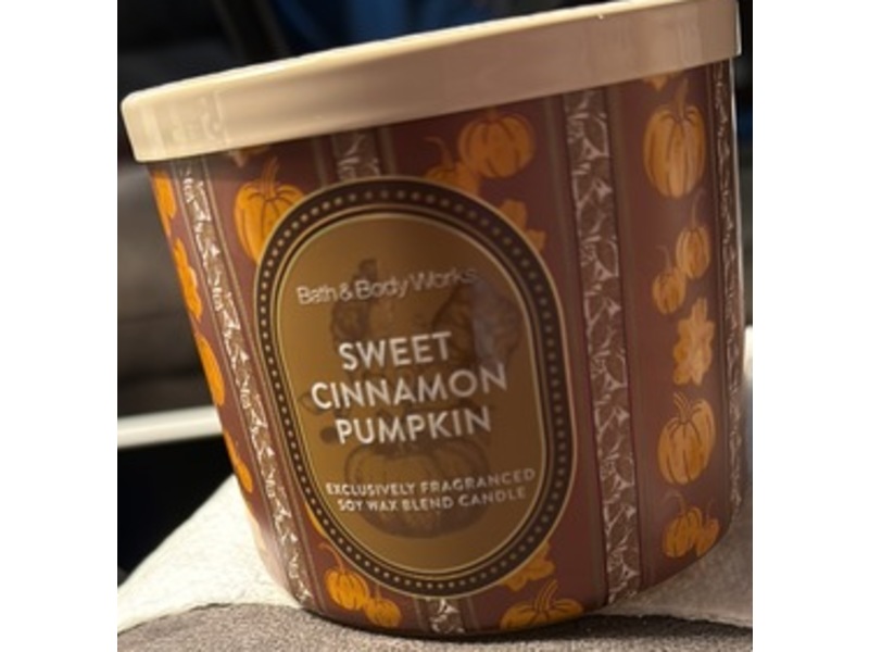 Bath & Body Works Scented Candle, Sweet Cinnamon Pumpkin, 14.5oz/411 g