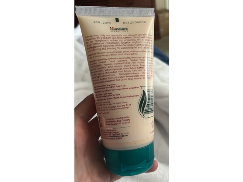 Himalaya Clean Complexion Brightening Face Wash, Pomegranate + Cucumber, 5.07 fl oz/150 mL