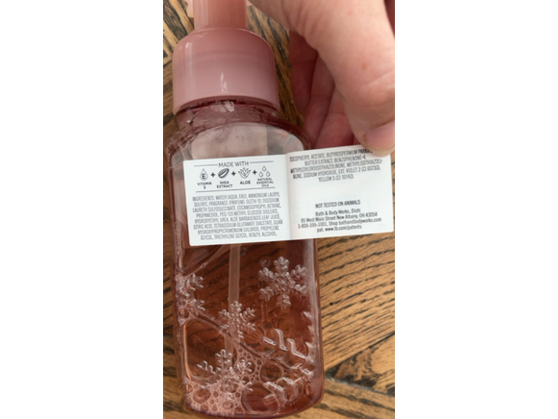 Bath and Body Works Gentle Foaming Hand Soap, Strawberry Snowflakes, 8.75 fl oz/259 mL