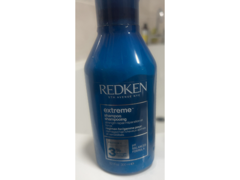Redken Extreme Strength Repair Shampoo, 10.1 fl oz/300 mL