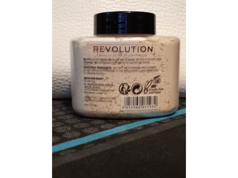 Makeup Revolution Loose Baking Powder, Translucent