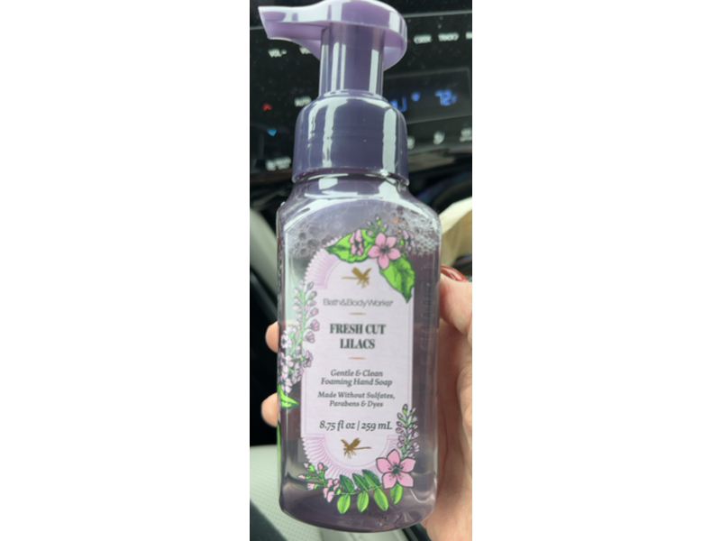 Bath & Body Works Gentle & Clean Foaming Hand Soap, Fresh Cut Lilacs, 8.75 oz/259 mL