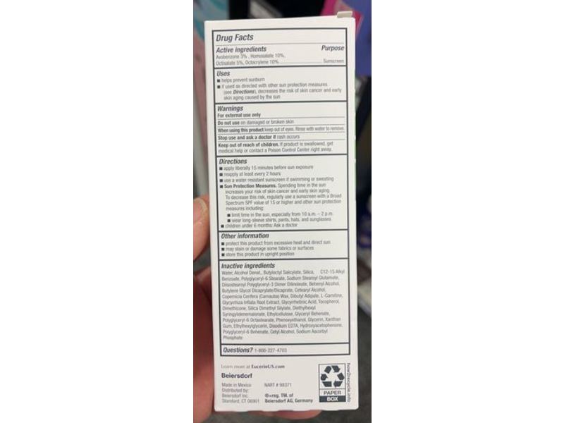 Eucerin Clear Skin Lightweight Sunscreen Lotion, SPF 50, 2.5 fl oz/75 mL