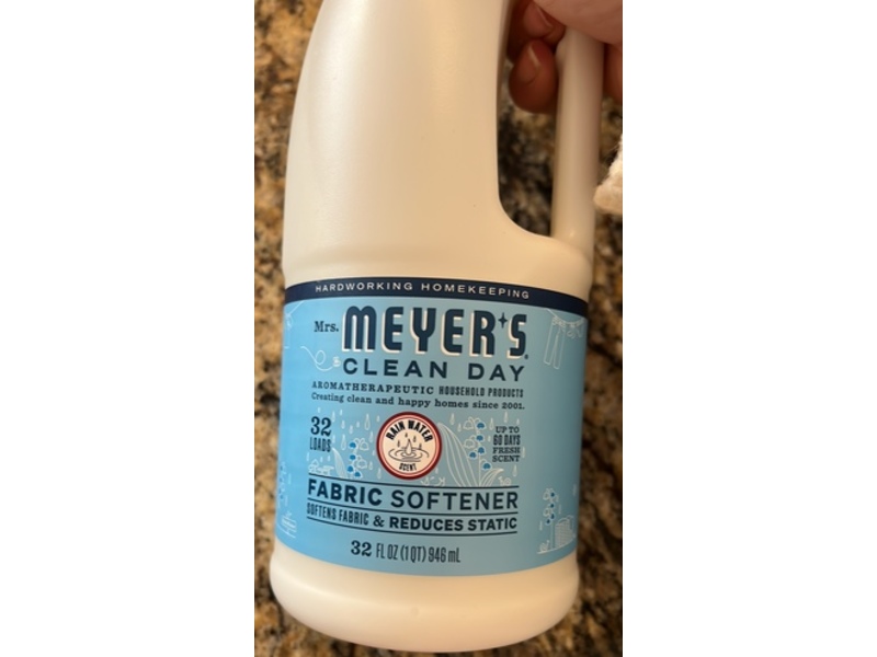 Mrs. Meyer's Clean Day Fabric Softener, Rain Water, 32 Loads, 32 fl oz/946 mL