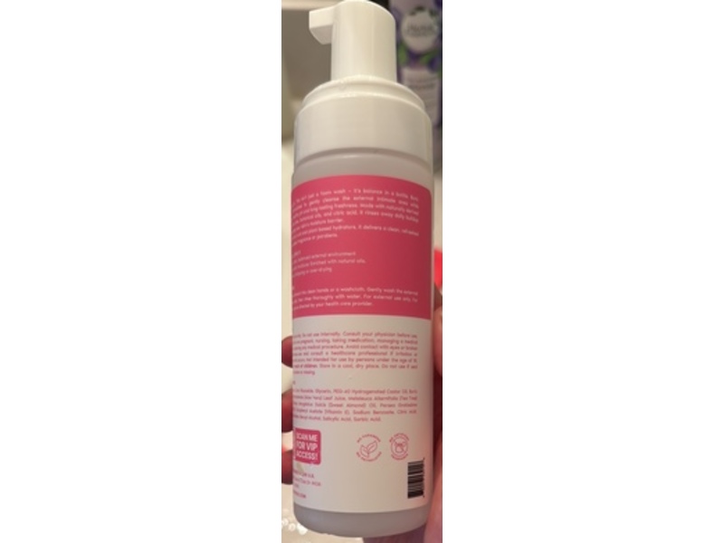 Her Fantasy Box Boric Balance Foam Wash, 6 fl oz/177 mL