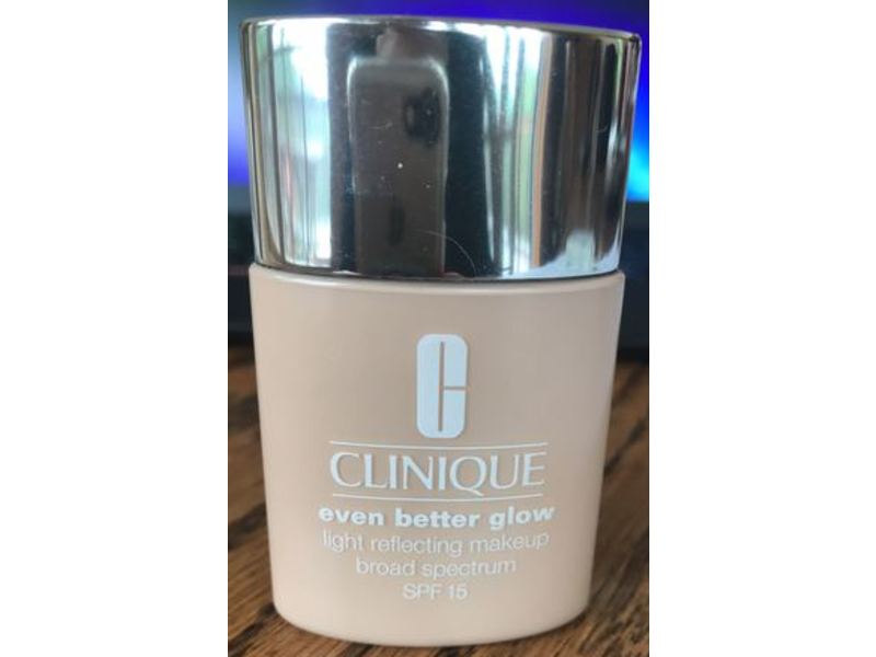 Clinique Even Better Glow Makeup, Ivory, SPF 15, 1 fl oz/30 mL