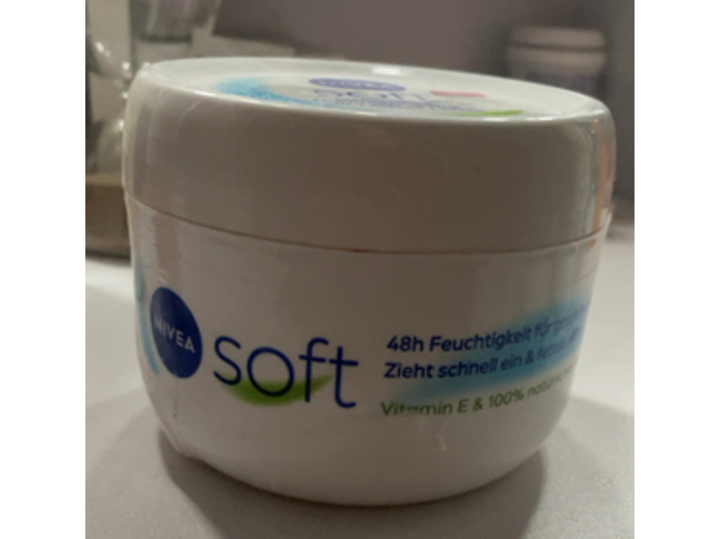 Nivea Soft moisturizer, Vitamin E, 375 mL