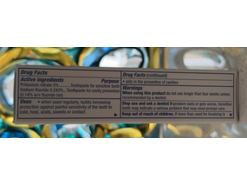 Crest Sensi-Relief Whitening Plus Scope Toothpaste, Minty Fresh, 0.85 oz/24 g