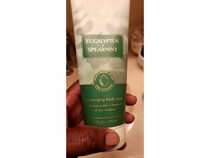 Bath & Body Works Moisturizing Body Wash, Eucalyptus + Spearmint, 10 fl oz/295 ml